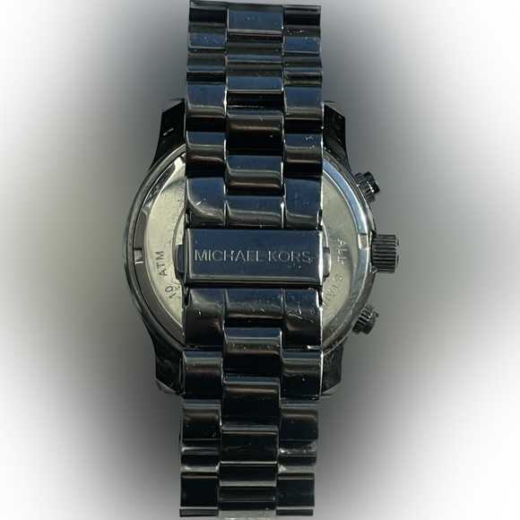 Michael Kors Runway Chronograph Gunmetal Oversized
Watch with Swarovski Crystal - Picture 4 of 5